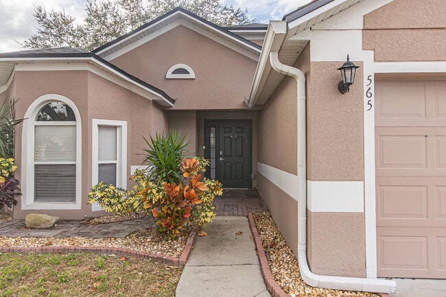 565 Blue Water Ave in Orange City, FL - Building Photo - Building Photo