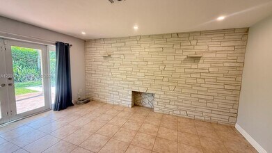 8820 SW 43rd Terrace in Miami, FL - Building Photo - Building Photo