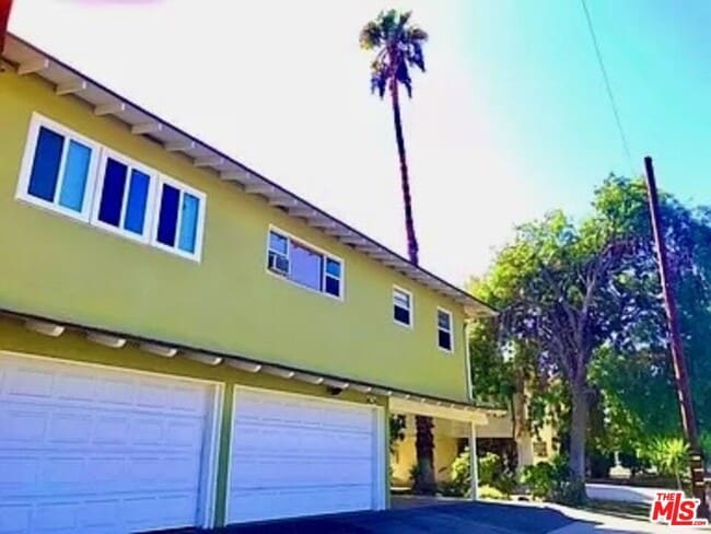 property at 624 N Toluca Park Dr
