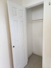 13514 Village Dr in Cerritos, CA - Foto de edificio - Building Photo