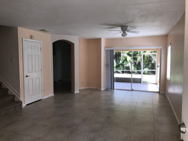 6109 Reynolds St in West Palm Beach, FL - Building Photo - Building Photo
