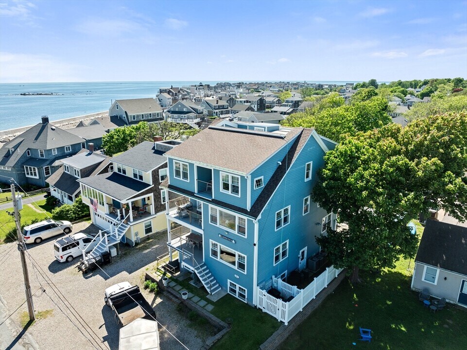 92 Marion Rd in Scituate, MA - Foto de edificio