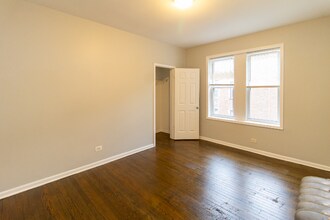 7038 S Chappel Ave in Chicago, IL - Foto de edificio - Building Photo