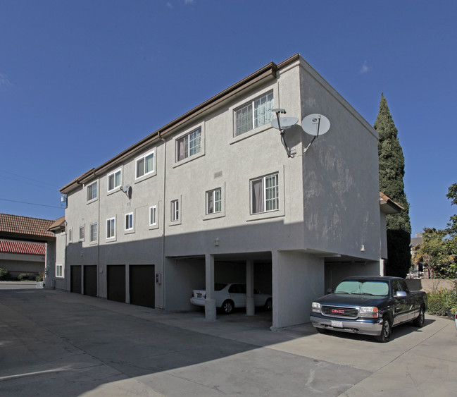 7051-7053 Wyoming St in Westminster, CA - Foto de edificio - Building Photo