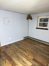 192 Woodland Dr, Unit First Floor in East Islip, NY - Building Photo - Building Photo