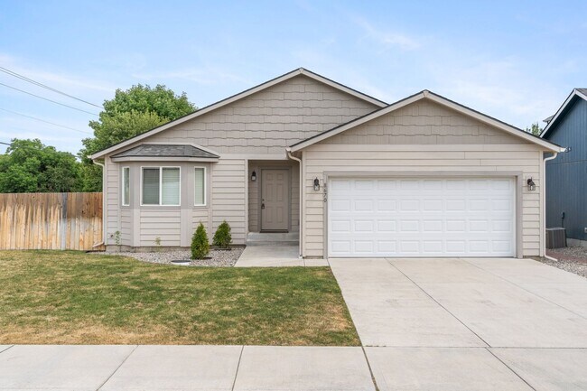 property at 8670 N Oak St