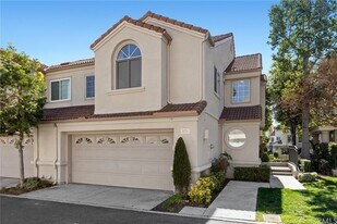 26253 Solrio in Mission Viejo, CA - Building Photo