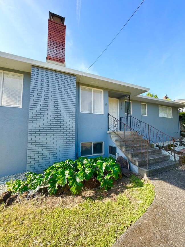 property at 2039 Gold St