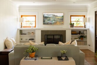 5248 Sierra Villa Dr in Los Angeles, CA - Foto de edificio - Building Photo