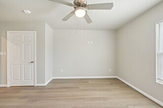 254 Plez Morgan in Montgomery, TX - Building Photo - Building Photo