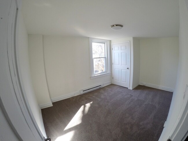210 Bradford Ave in Downingtown, PA - Foto de edificio - Building Photo