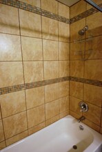 200 104th Ave in Treasure Island, FL - Foto de edificio - Building Photo