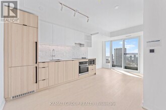252-5252 Church St in Toronto, ON - Building Photo - Building Photo