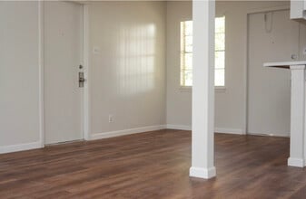 307 Tidewind St in San Antonio, TX - Foto de edificio - Building Photo