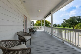 300 Coleman Ave in Waveland, MS - Building Photo - Building Photo