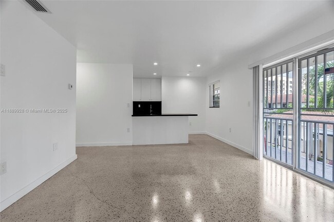 559 SW 10th St in Miami, FL - Building Photo - Building Photo