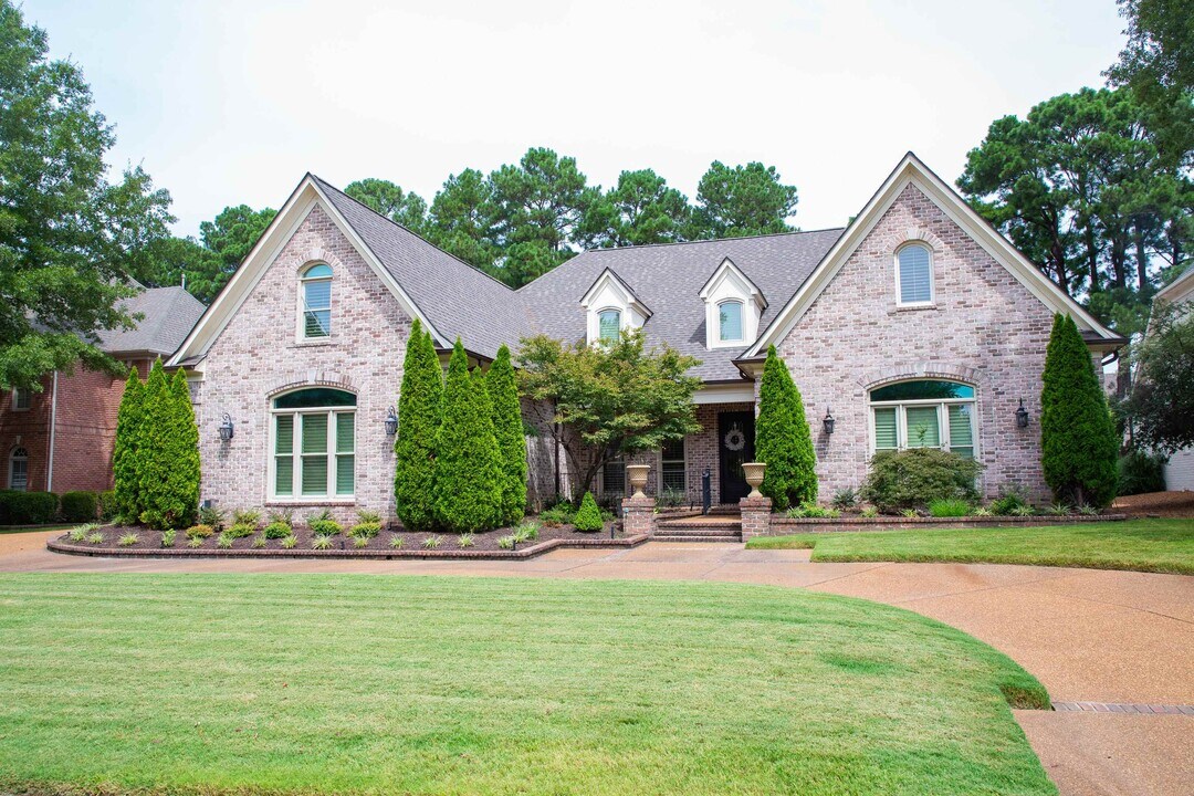 10060 Avent Ridge Cove in Collierville, TN - Building Photo