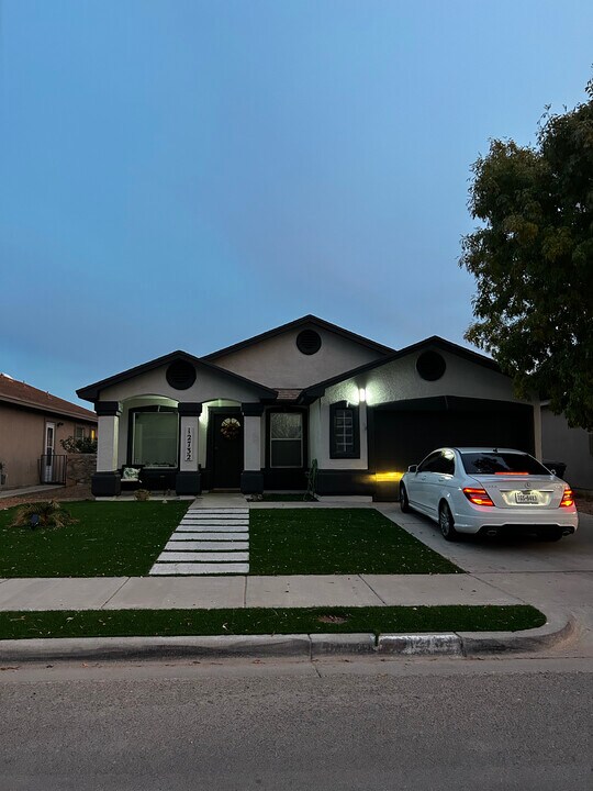 12732 Roberto Nunez Ln in El Paso, TX - Foto de edificio