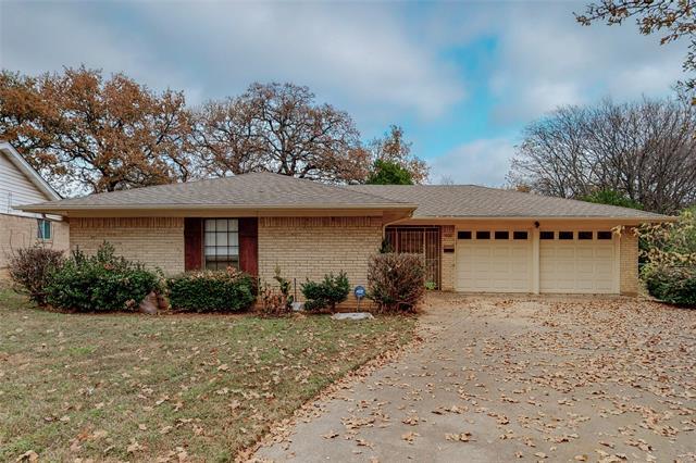 1006 Meadowbrook Dr in Grapevine, TX - Building Photo