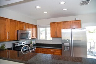 6240 NW 15th St in Margate, FL - Building Photo