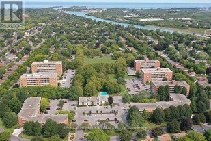 64 Windward St in St Catharines, ON - Building Photo