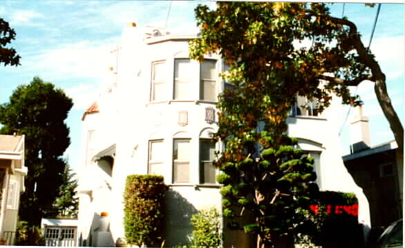 3945 Randolph Ave in Oakland, CA - Building Photo - Building Photo