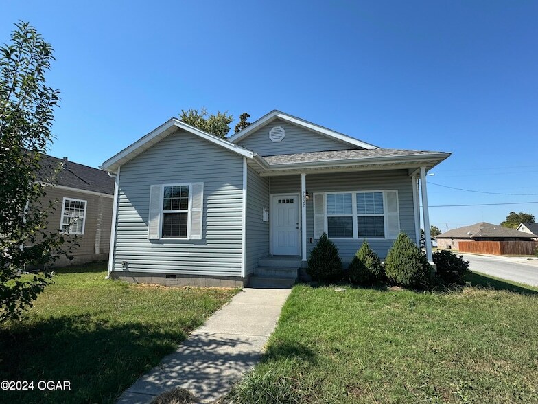 2802 S Joplin Ave, Unit 302 in Joplin, MO - Building Photo