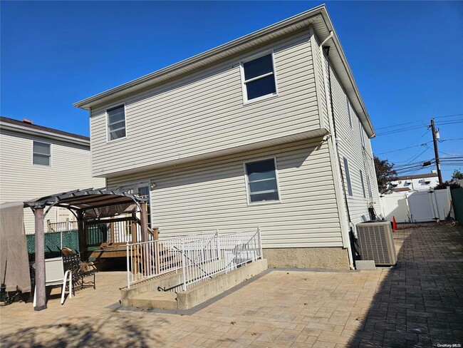 263 Marcus Ave in Garden City Park, NY - Building Photo - Building Photo