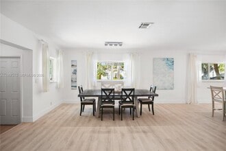 1070 Tyler St in Hollywood, FL - Foto de edificio - Building Photo