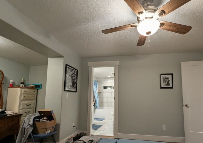 613 E 8800 S in Sandy, UT - Foto de edificio - Building Photo