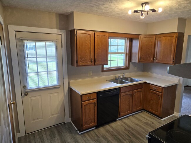property at 1301-1303 E Congress St