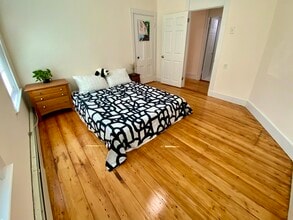 18 Fisk Pl, Unit 1 in Cambridge, MA - Building Photo - Building Photo