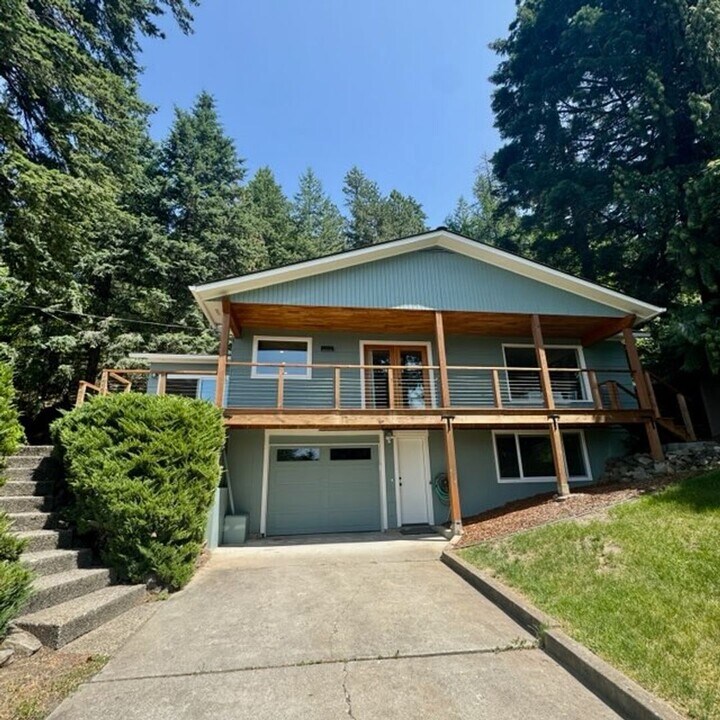 5833 E Yellowstone Trail in Coeur d'Alene, ID - Building Photo