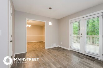 998 Autumn Crest Ct in Stone Mountain, GA - Building Photo - Building Photo