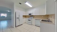 5620 NW 114th Path in Doral, FL - Building Photo - Building Photo