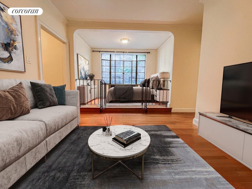 151 E 90th St in New York, NY - Building Photo