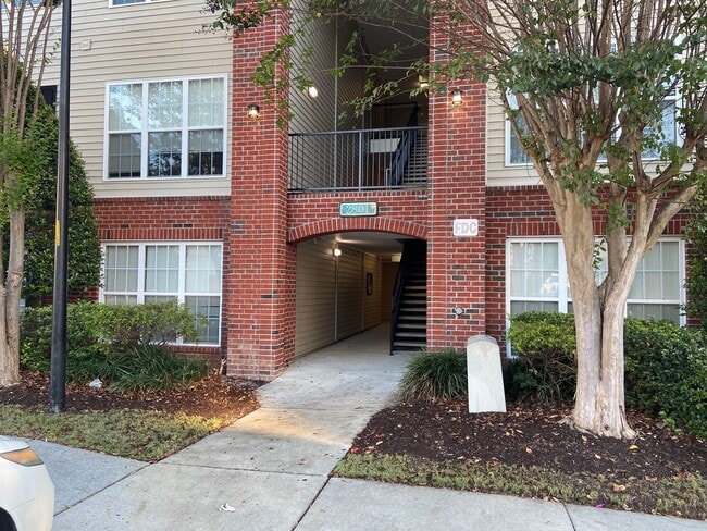 property at 2801 Bloomfield Ln