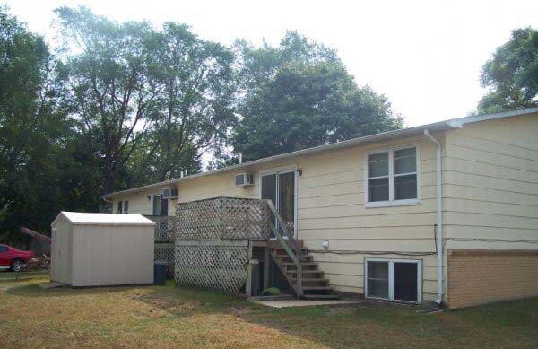 Larson Apartments in Graettinger, IA - Foto de edificio - Building Photo