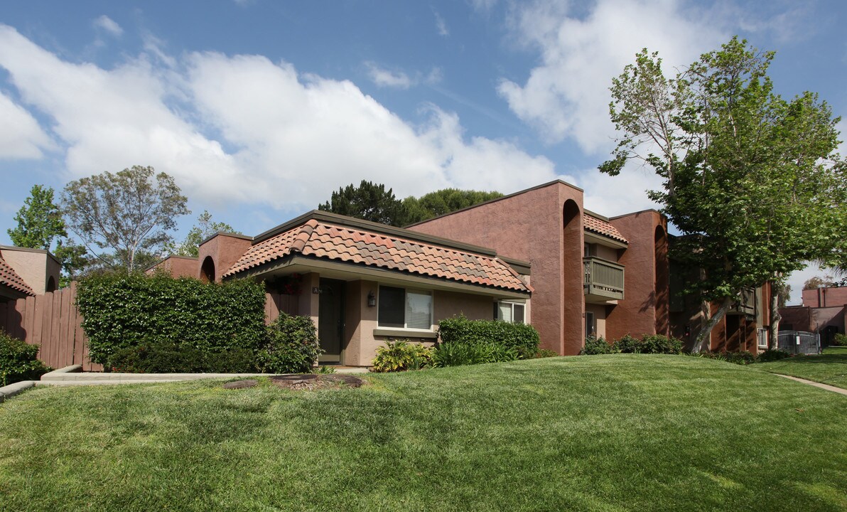 Sommerset Woods in Escondido, CA - Building Photo