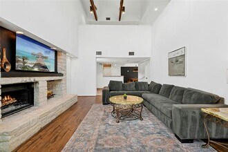 103 Birdie Dr in The Hills, TX - Building Photo - Building Photo