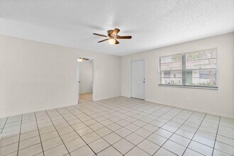 4915 Gulfstream Rd in Lake Worth, FL - Building Photo - Building Photo
