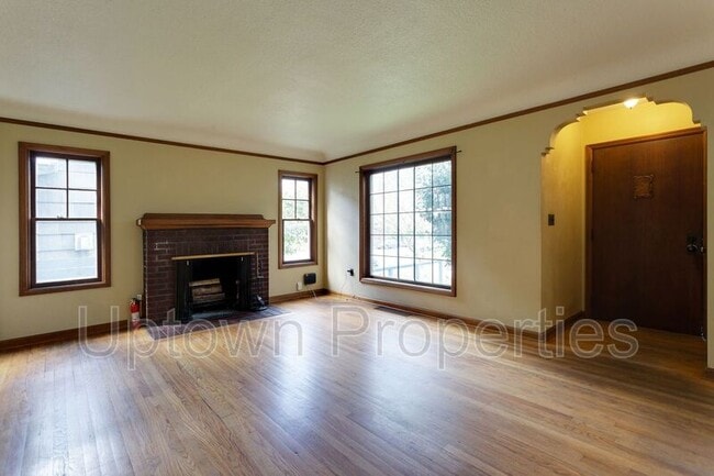 property at 1644 N Willamette Blvd