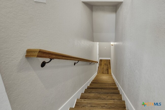 property at 1216 Canyon Lake Dr