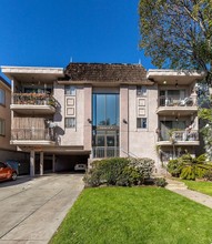 10877 Rose Avenue, in Los Angeles, CA - Foto de edificio - Building Photo