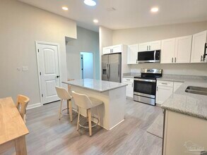 7701 Pontiac Dr in Pensacola, FL - Building Photo - Building Photo