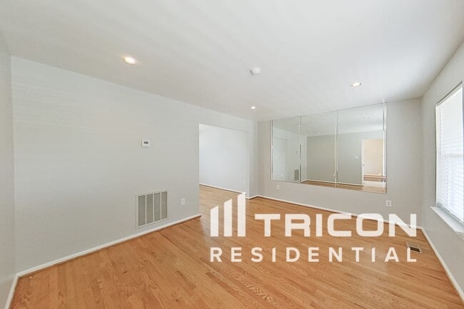 5105 Aldershot Dr in Lanham, MD - Foto de edificio - Building Photo