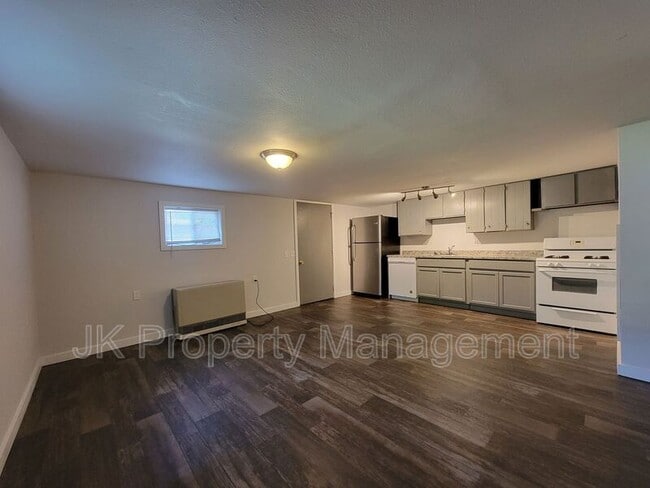 2027 Smelter Ave NE in Black Eagle, MT - Building Photo - Building Photo