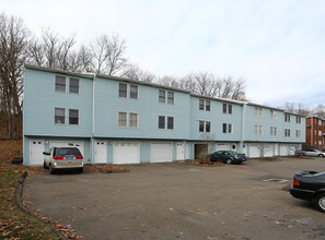 Campbell Avenue Apartments in West Haven, CT - Building Photo - Building Photo