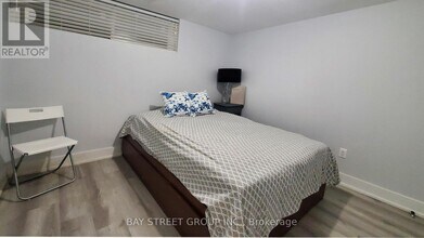 46 Lowcrest Blvd in Toronto, ON - Building Photo - Building Photo