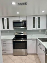 9050 NW 28th St in Coral Springs, FL - Building Photo - Building Photo